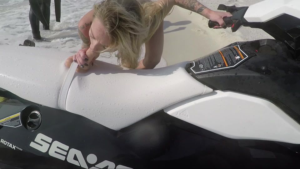 AshlynxDiamond Public dildo fuck on jet ski - Dildo Sucking