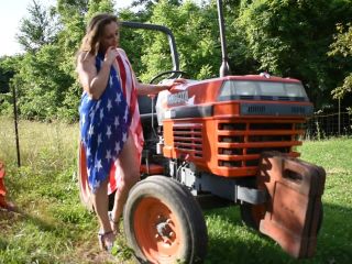 M@nyV1ds - Jessie_Reines - I Love My Tractor-0