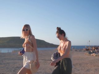 6205 Alissa Foxy & Lana Lane - Beach Picnic-2