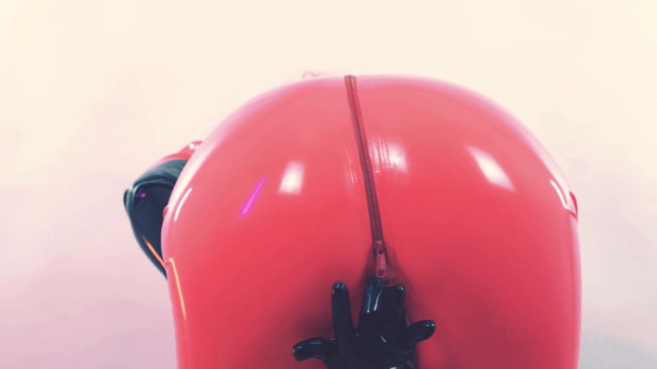 Sexual Pear Ass MILF Wearing Latex Rubber Fetish Shiny Clothes. Arya Gr