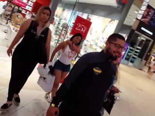 Candid vor big tits latina with tiny shirt and shorts shopping-1