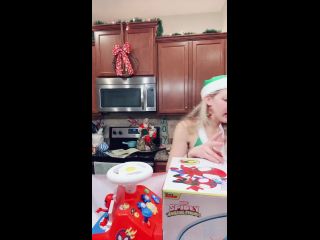 ErikaSwingz - Wrapping Christmas Presents LIVE - Christmas-7