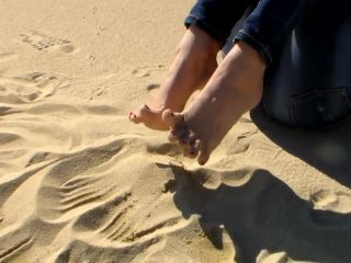 Julia Jordan FOOT PLAY in the SAND - European-2