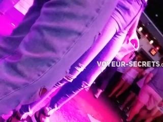 Voyeur checks out hot girls in the nightclub-0