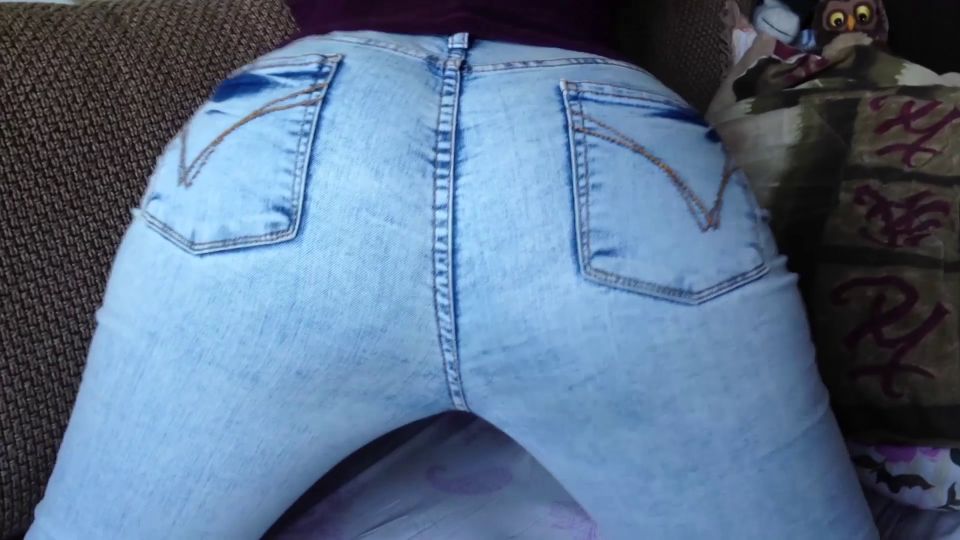 Girl With Beautiful Ass In Jeans Gave Herself To Her Boyfriend. 1080p