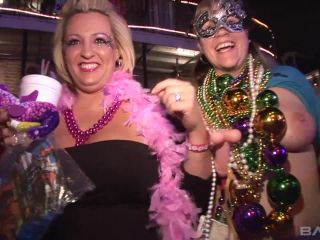 Martha Flashes Her Tits During Mardi Gras Festivities BBW!-8