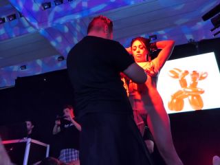 xxx video clip 31 mature fisting hd Salón Erótico de Barcelona 2018 Action on the Horny Belle stage, frida sante on fisting porn videos-7