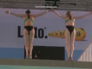 Diving double synchro nippleslip voyeur -4