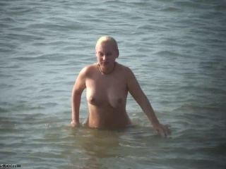 Nudist beach voyeur camera hunting for naked pussies-1