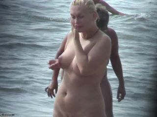 Nudist beach voyeur camera hunting for naked pussies-3