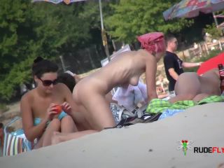 Amateur make fun at a nude plage  3-4
