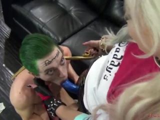 Horny Harley Quinn hard pegging the Joker-2