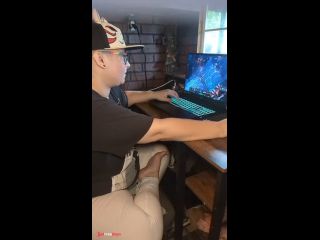 [GetFreeDays.com] Chubby Nerd Playing League of Legends Porn Film December 2022-0