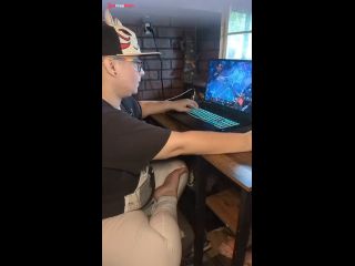 [GetFreeDays.com] Chubby Nerd Playing League of Legends Porn Film December 2022-1