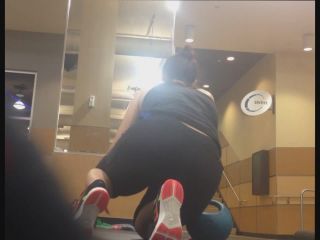 Noticeable ass in the gym-6