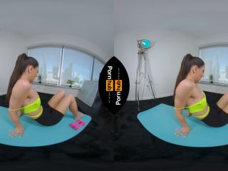 VR 180  Milana Ricci Working Out At Home-1