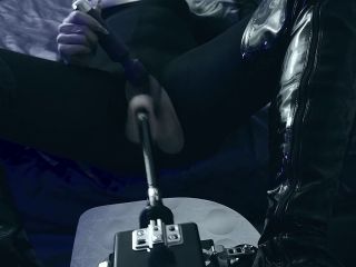 Squirting Latex Boot Wife Mandi Manxx With Dildo Machine-6