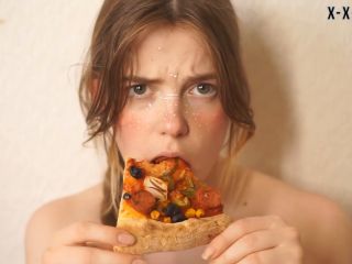 eating, food, food porn, food stuffing, mouth fetish horny slut eats vegan pizza Manyvids  LongHairLuna   Eating-9