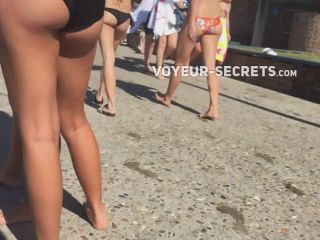 Young butts on their way to beach Nudism!-3