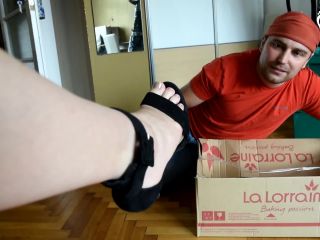 Czech SolesHouse Mover Passionately Worships His Client's Feet (Big Feet, Bare Feet, Foot Worship, Czech Soles) - 1080p-0